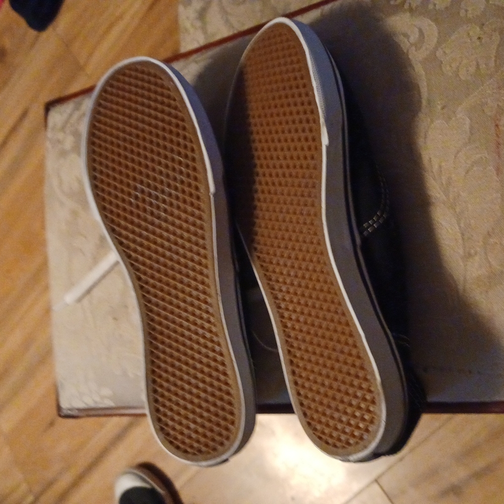 Shoes - Picture 3 of 4